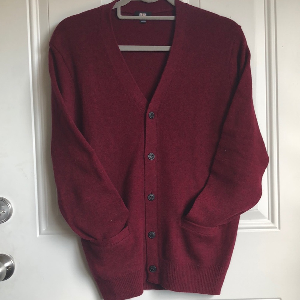 LIKE NEW UNISEX UNIQLO CARDIGAN SWEATER SIZE S MAROON
